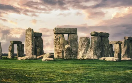 Private Transfer From London To Stonehenge Return Hotel Pickup