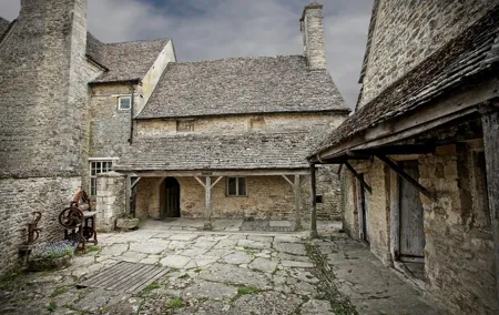 Downton Abbey Town and Country Tour from London by Private Black Taxi