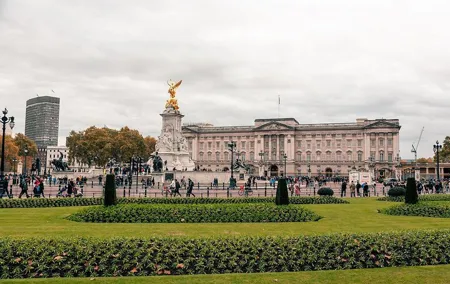 Buckingham Palace and Stonehenge Tour