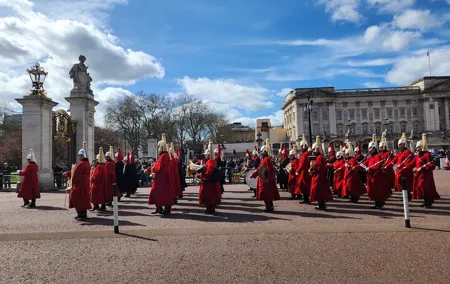 Exciting Half Day Walking Tour - See All London Sites
