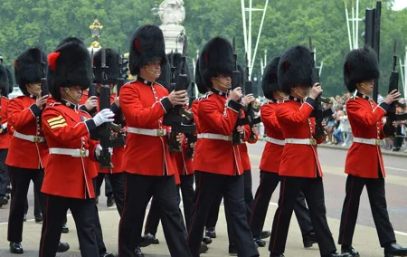 Changing of the Guard Walking Tour in London
