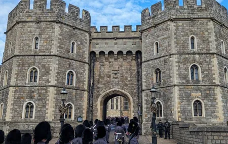 Heathrow Airport to Southampton VIA Windsor Castle