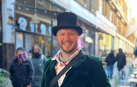 London Soho Rock and Roll Pub Tour with Guide