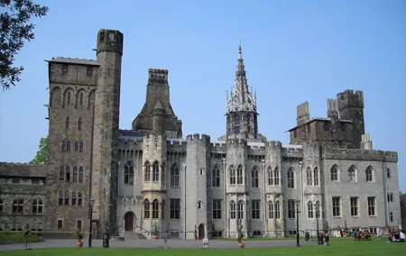 2-Day Private Wales Tour to Cardiff and Aberfan from London