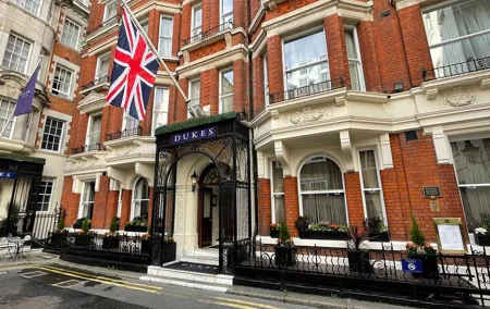 Private Walking Tour of the real James Bond's Mayfair