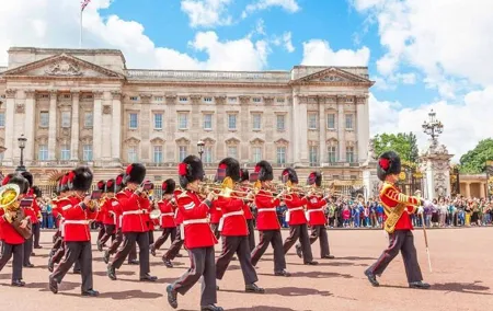 London Monarchy and The Crown HIghlights Guided Walking Tour