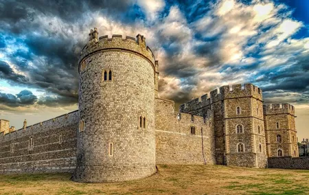 Private Full Day Trip to Windsor, Stonehenge & Bath from London