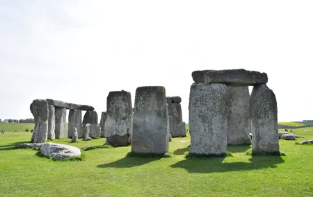 Private Taxi Tour to Stonehenge and Winchester Cathedral