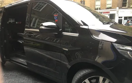 Luton Airport Private Transfers to/from London (Postcode WC1 to WC2)