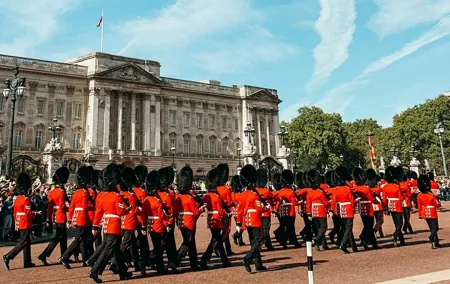 Private Royal Walk of London with a Local Expert