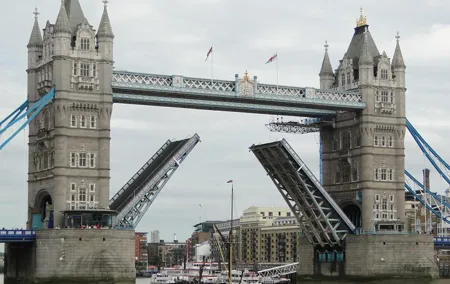 London Full Day Private Tour by Walking and Public Transportation