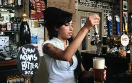 Amy Winehouse Camden Pub Tour with beer