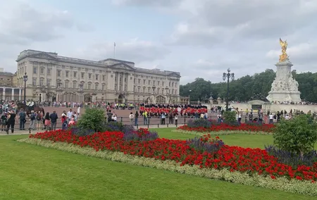 London Westminster Self-Guided Walking Tour and Scavenger Hunt
