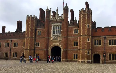 Private Tour: Hampton Court Palace Day Trip from London