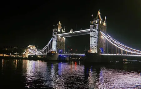 London Bridges Night Time Light Private Minivan Tour