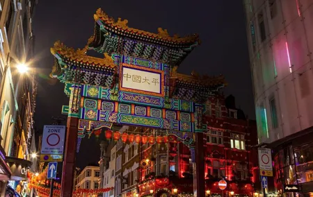 Private Chinatown to Soho Night Photography Tour