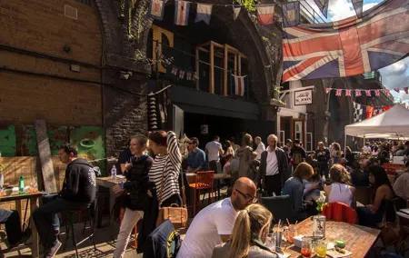 Private London Gin Safari: A Spirited, Juniper-Fuelled Jaunt