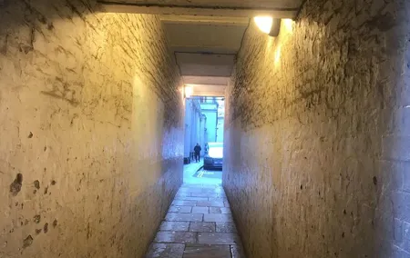 The Ghosts of the secret alleyways of old London town