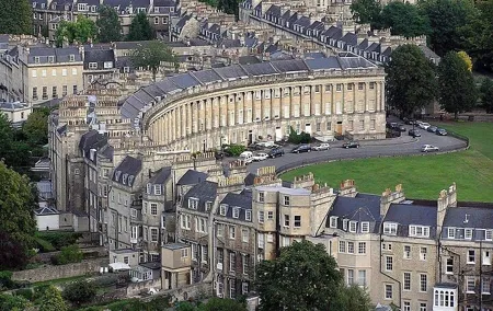 Private 12-hour excursion to Stonehenge and Bath from London