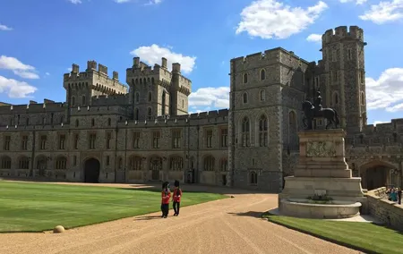 Private Tour Experience from London to Stonehenge and Windsor