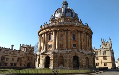 Oxford Tour from London includes Private Transport and Tickets