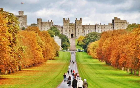 Private Chauffeured Minivan Tour to Windsor from London with a Licensed Guide
