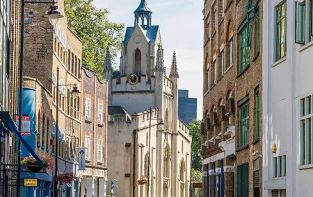Hidden Village walk near Tower of London, "Best Place to Live".