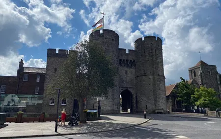 Private Day Tour to Canterbury Dover and Leeds Castle