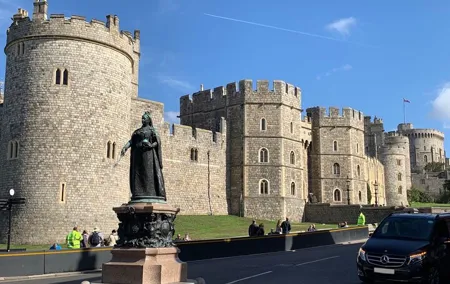 Self-guided Windsor Castle & Hampton Court Palace Tour with Transfers