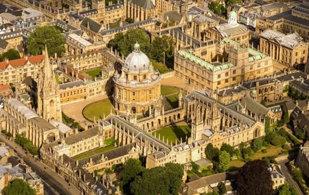 Private Chauffeured Range Rover Guided Tour to Oxford