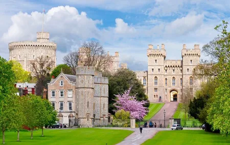 Royal Windsor and Eton Riverside Private Tour from London