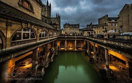 Bath Day Trip From London With Private Transfer in Range Rover