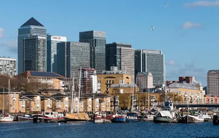 Private One Way or Round Trip Transfer: Gatwick Airport to East London