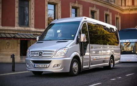 Private Minibus Transfer: Luton Airport to Central London