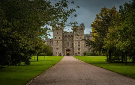 Windsor Castle Half-Day Tour from London with Hotel Transfer