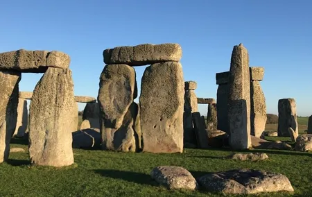 Full-Day Private Tour to Salisbury, Stonehenge and Woodhenge