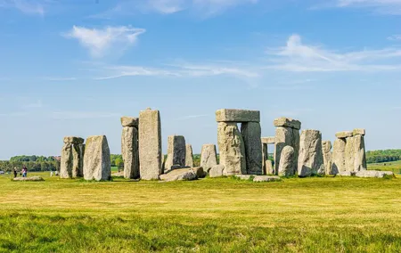 Private Full Day Tour London to Bath, Stonehenge and Cotswolds