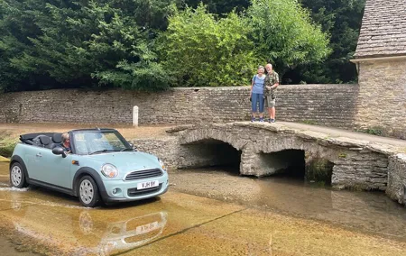 The Cotswolds Trail with Experienced Guide in New London Taxi