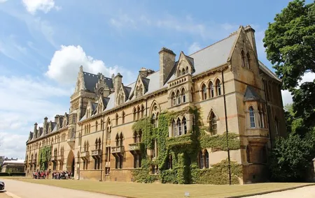 Private Tour to Stonehenge & Oxford from London