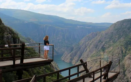 Tour from santaigo to Ribeira sacra with boat trip