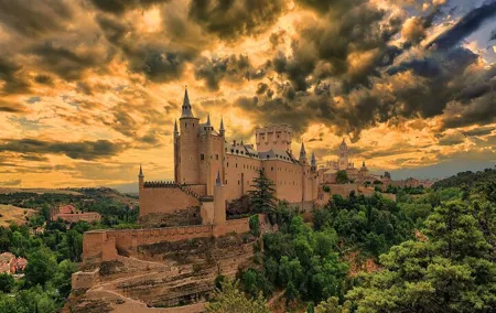 Legends and Mysteries DE Segovia Tour