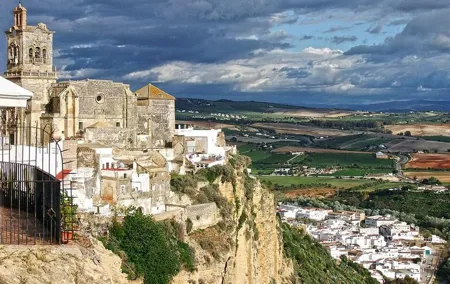 Private 8-Hour Tour to White Villages from Cadiz