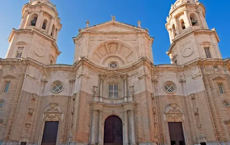 Private Tour Historical Center and Cathedral of Cadiz with Tickets