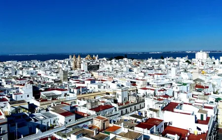 Visit Cádiz as if You Lived There