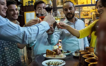 Evening traditional tapas walking tour in old Zaragoza center