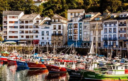 Day trip to Luarca, Cudillero and Avilés from Oviedo and Gijón