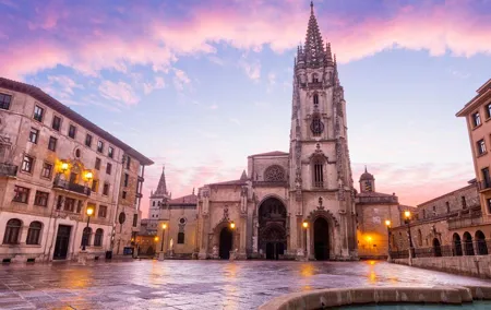 Premium Small Group Guided Tour to Monumental Oviedo