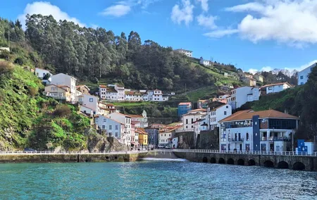 Cudillero, Aviles and Cabo Peñas Lighthouse Tour from Oviedo