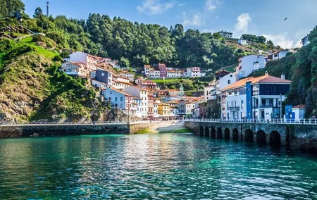 Excursion from Oviedo to the Asturian West Coast of Cudillero