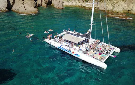 Catamaran ride -Costa Brava with barbecue and drinks. Familiar.